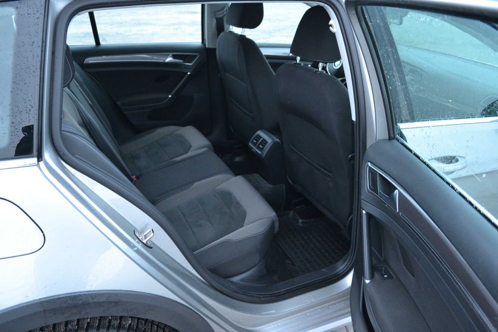 Фольксваген гольф 7 АЛЬТРАК мотіон повний  привід