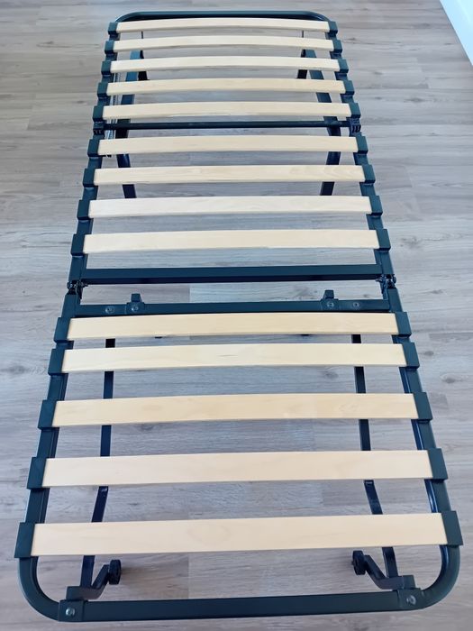 Estrado e colchão ikea
