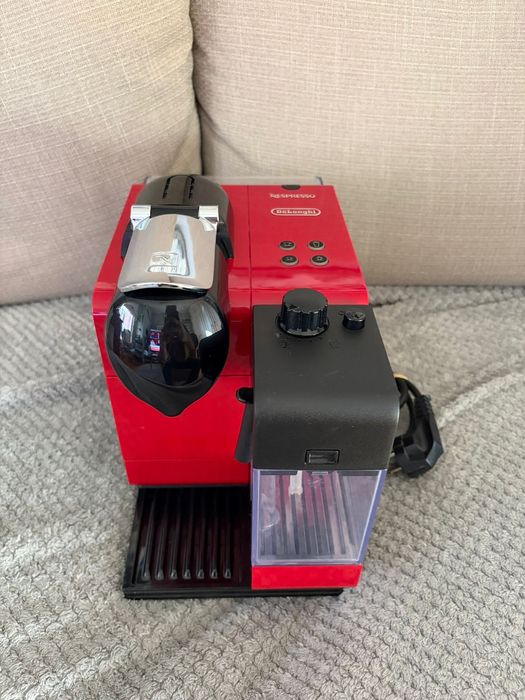 Maquina Delonghi Nespresso Latissima + Passion Red