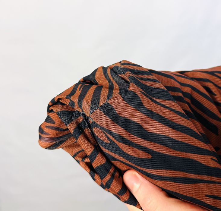 Brązowa sukienka w zwierzęcy wzór M 38