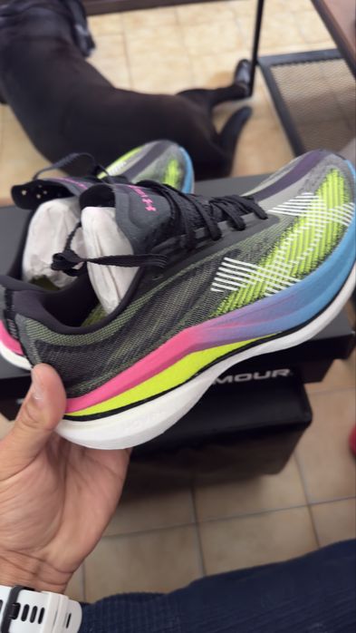 UNDER ARMOUR VELOCITI ELITE 3  NOVAS A ESTREAR — com fatura e caixa original.