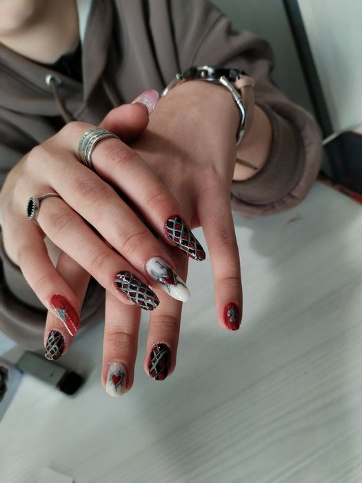 Майстер маникюрю