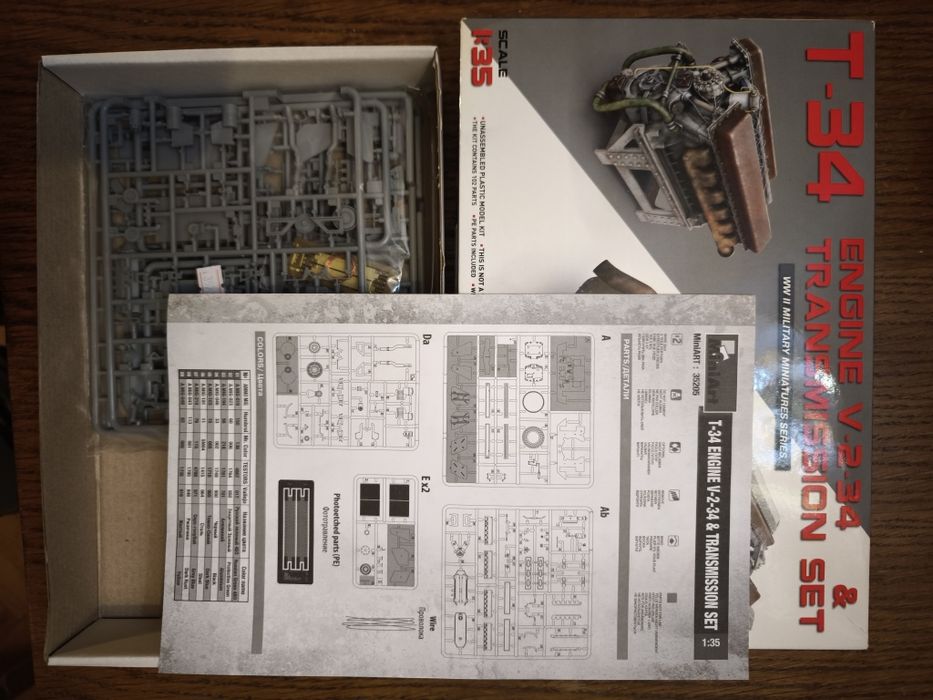 Model do sklejania MiniArt 35205 T-34 Engine V-2-34 & Trasmission Set