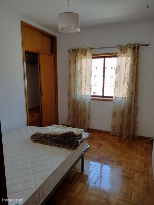Quarto - localizado em Vilar de Andorinho Porto