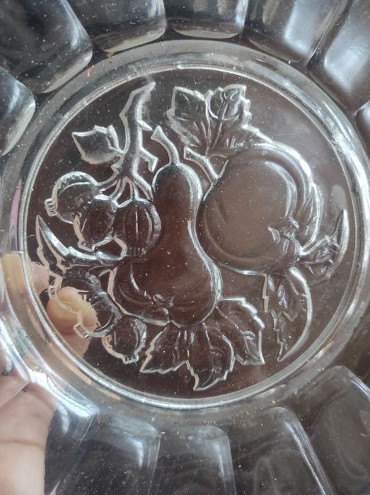 Prato gravado outonal antigo