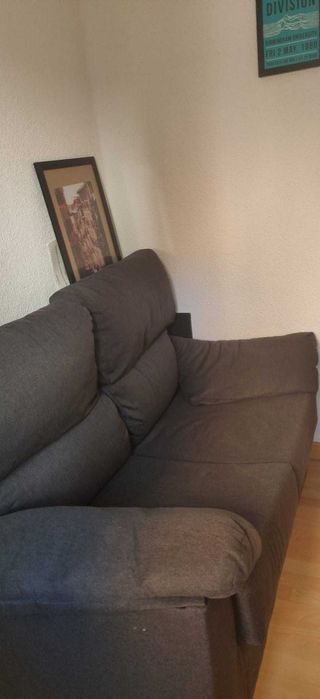 Sofá de 2 lugares. 1,5m de comprimento.