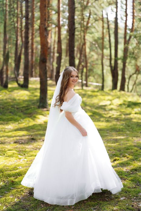 Дівчата , продаю свою весільну сукню