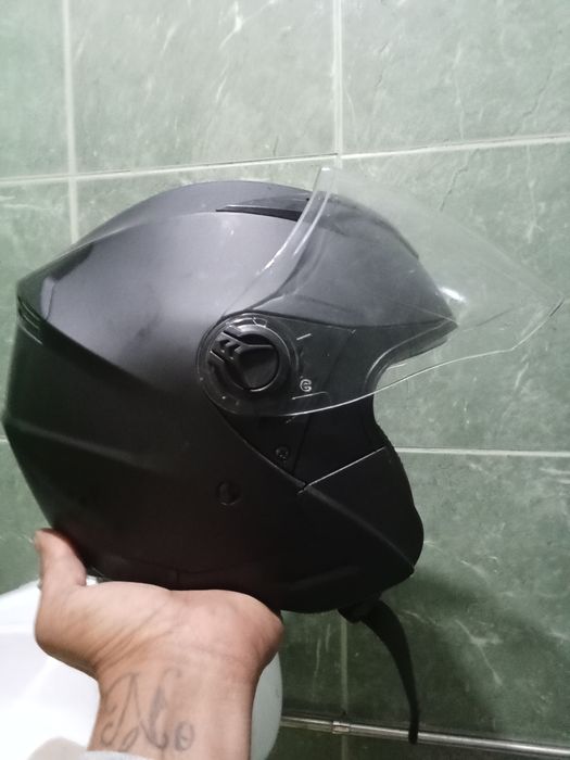 Capacete quase novo