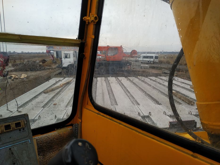 Послуги автокранів 25 тонн 28 метрів Волинська область є люлька