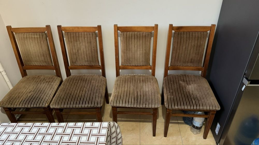 Стіл кухонний класичний