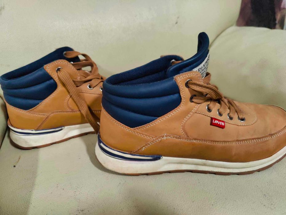 Boas castanhas Levi's tam. 38 de menino