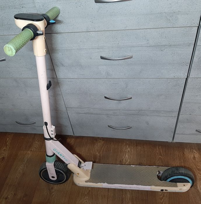 Електросамокат дитячий Giant Kids E10 Pro