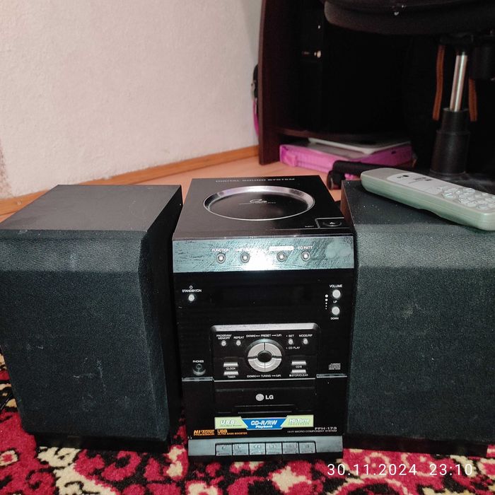 Музикальний музичний центр магнітофон колонки магнітола