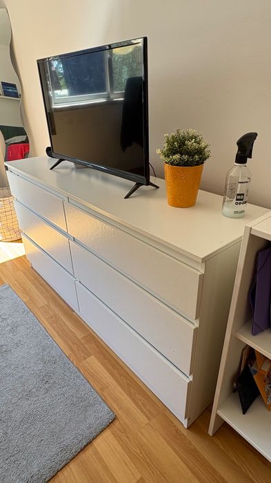 Cómoda Ikea semi nova