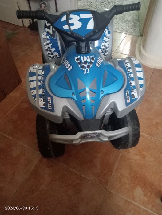 Moto 4 criança bateria