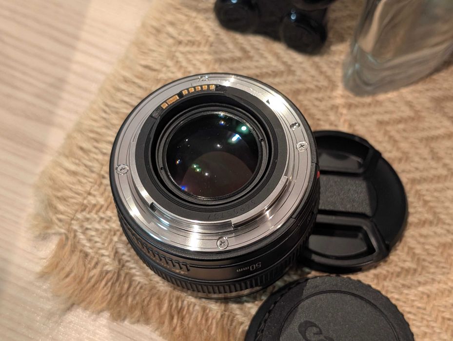 Об'єктив Canon EF 50mm 1.4