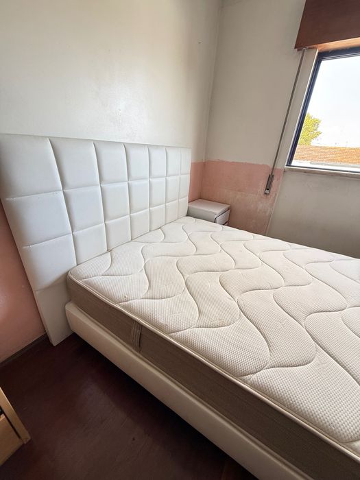Cama de casal com colchão