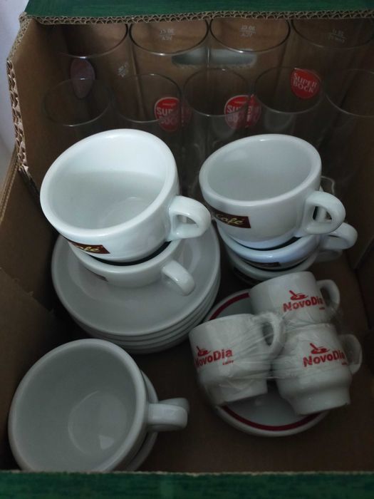 Conjunto de chávenas e pires + copos