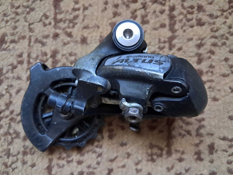 Przerzutnik tylny Shimano Altus