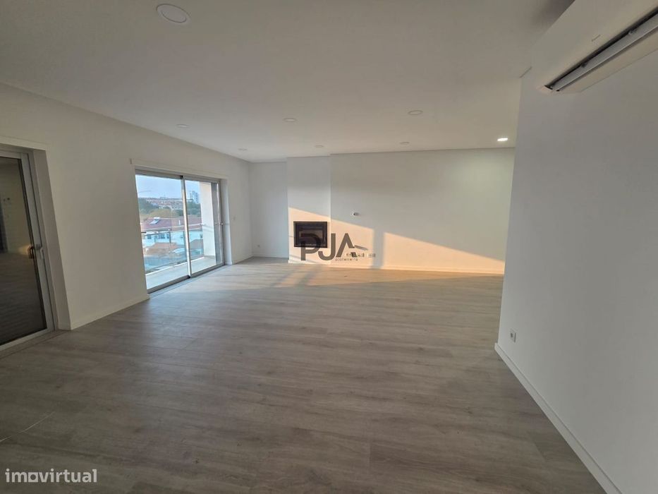 Apartamento T5 Duplex Novo, proximo ao Palacio do Gelo, Viseu