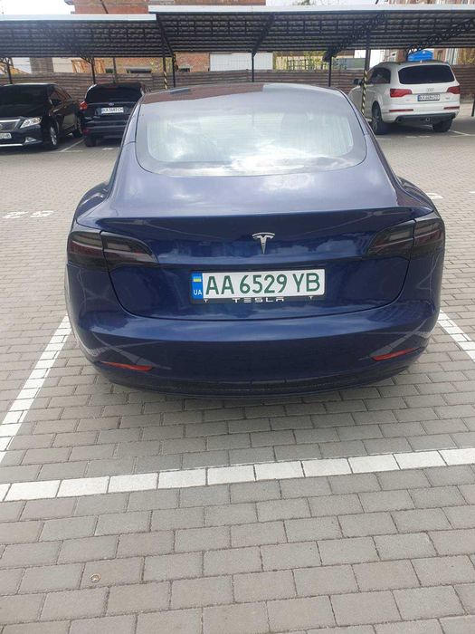 Продаю свою машину. TESLA Model 3