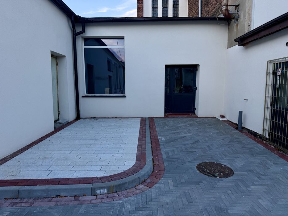 Wynajmę lokal * centrum miasta * 40m * dostępny od zaraz! Duży parking