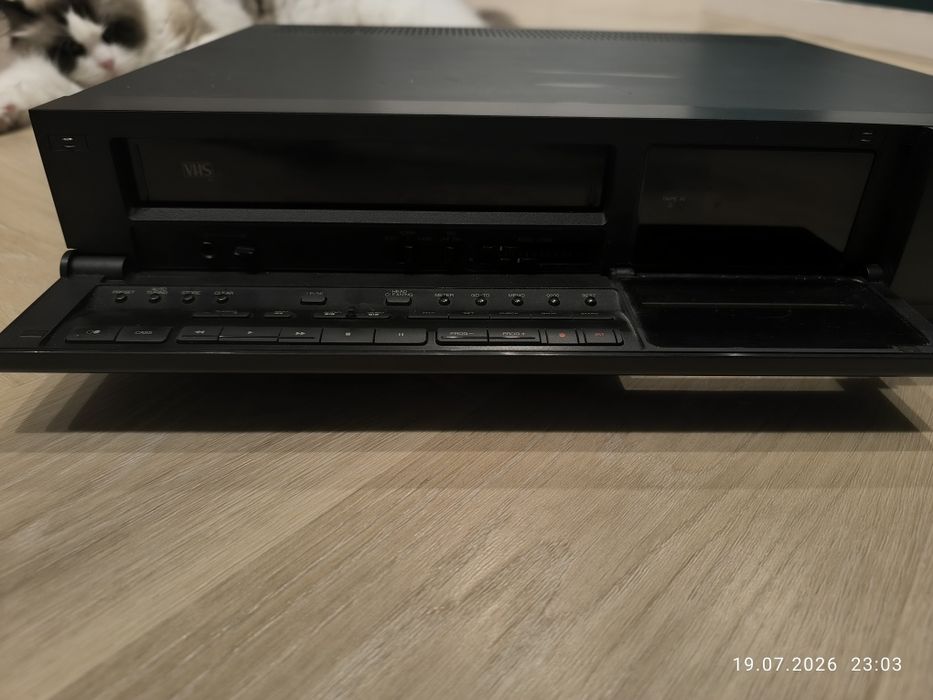 Odtwarzacz VHS loewe oc 870H