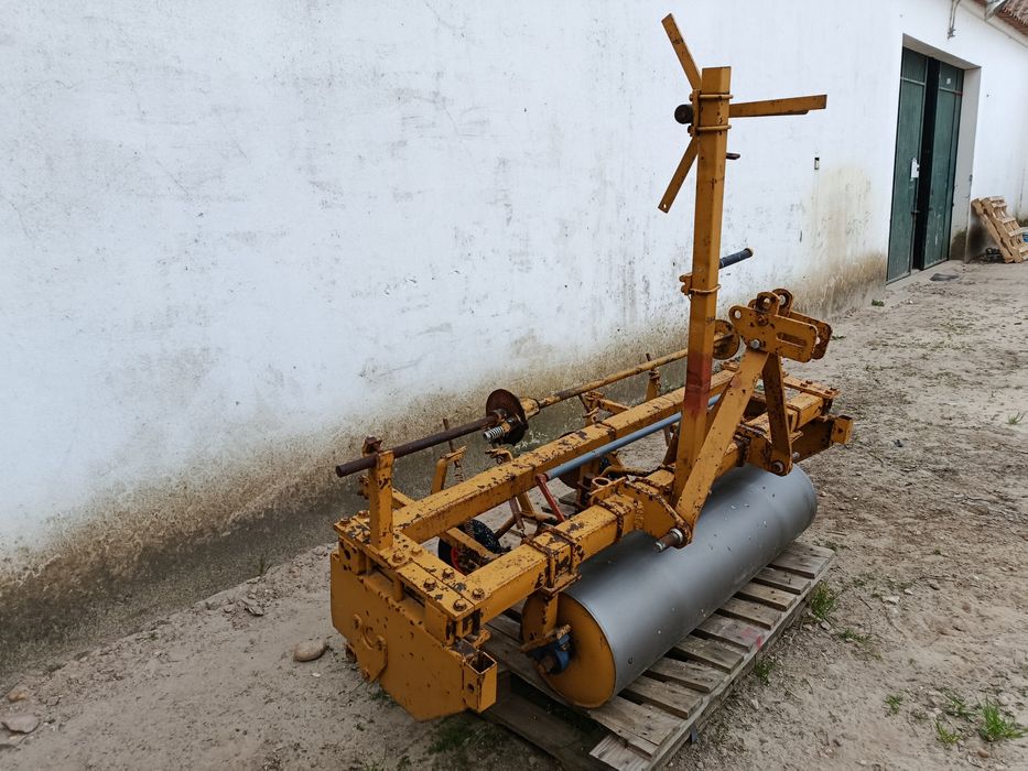 Máquina de espalhar plástico