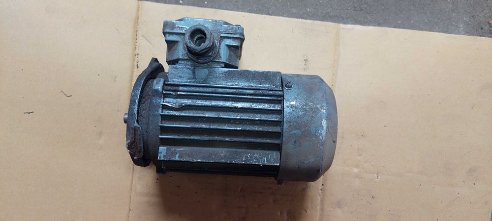 Motoreduktor / Silnik elektryczny z przekładnią KPH Przymierze SKg 63-4B 0,18 kW 3~