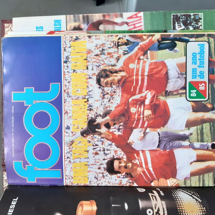 Álbum com 12 revistas Foot