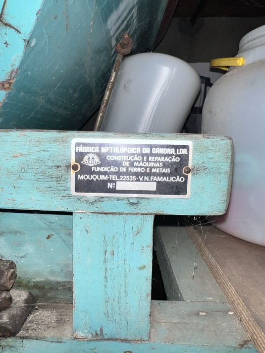 Esmagador de uvas com Motor