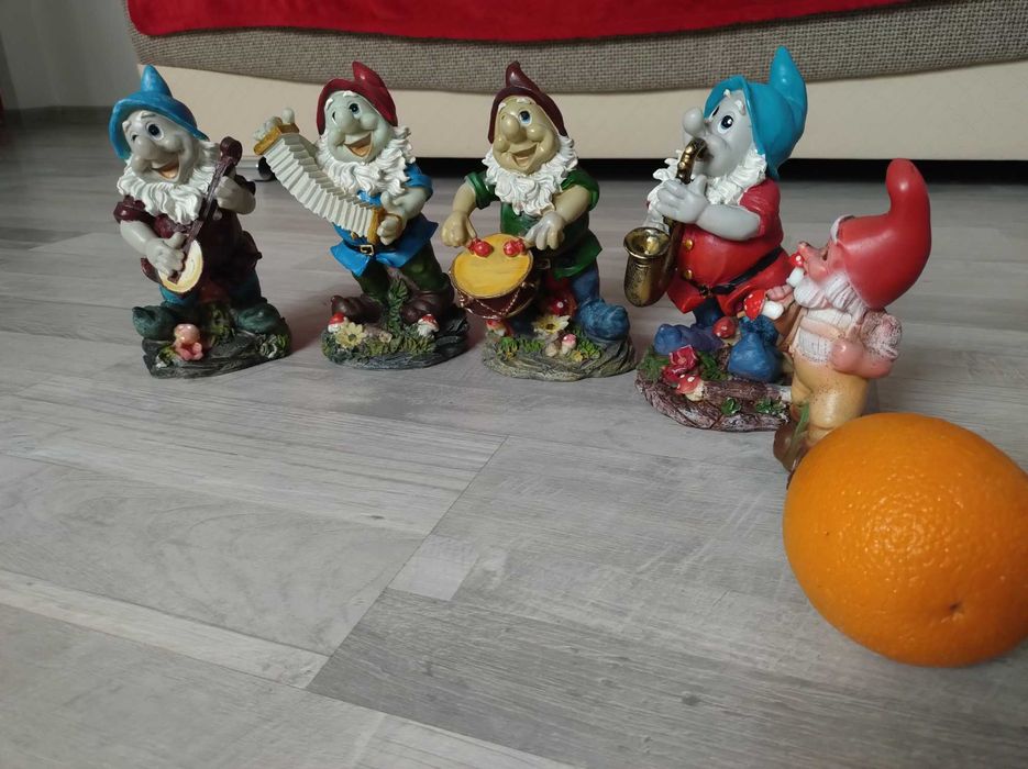 Zestaw pięciu figurek krasnali, fajna ozdoba domu, ogrodu