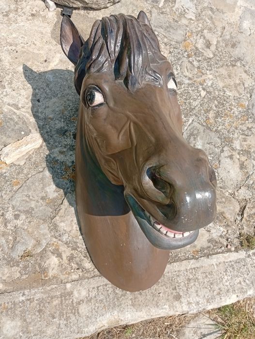 Cabeça de cavalo em barro