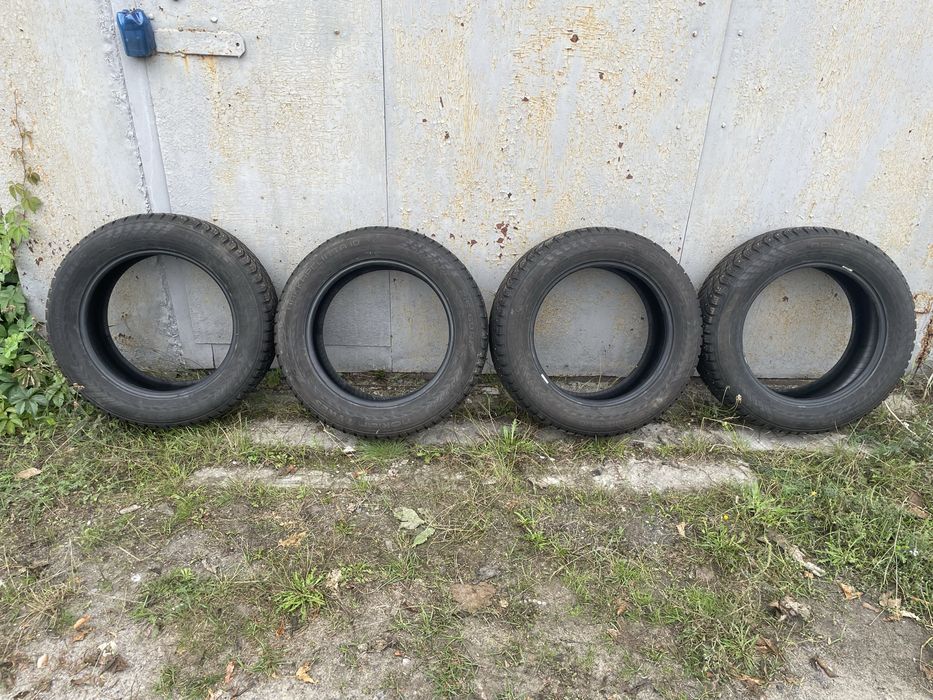 Зимова гума Нокіан  215/60/17