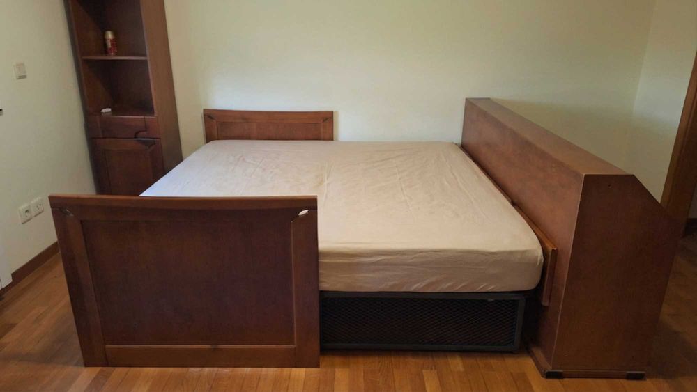 Mobília de Quarto Completa em Madeira de Cerejeira