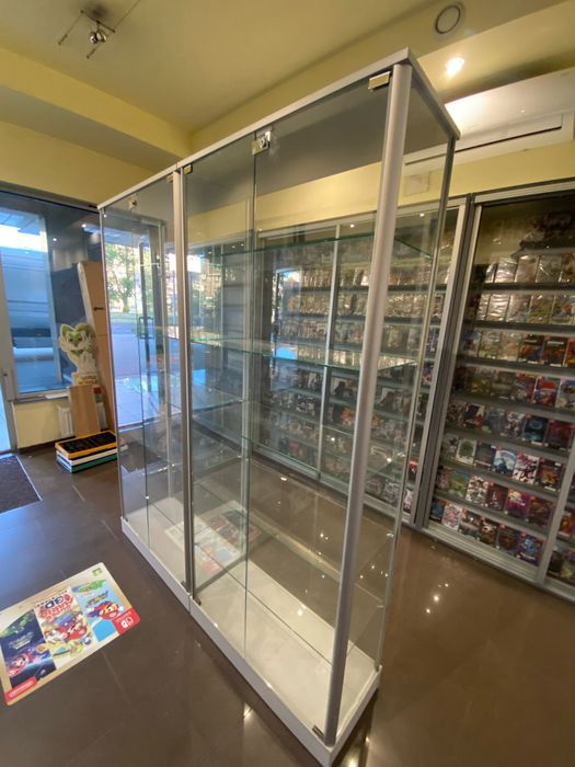 Regał szklany z podświetleniem LED