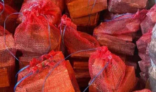 Vendo sacos de lenha de eucalipto seca fazemos entregas