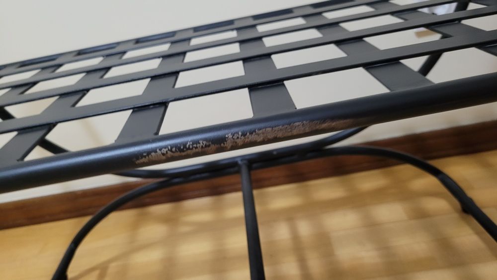 Banqueta em ferro preto