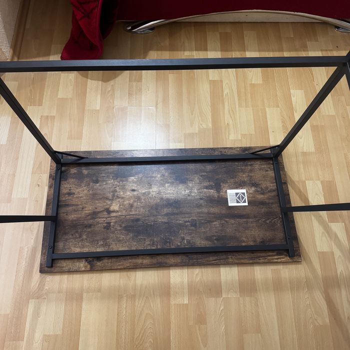 Стіл  письмовий.