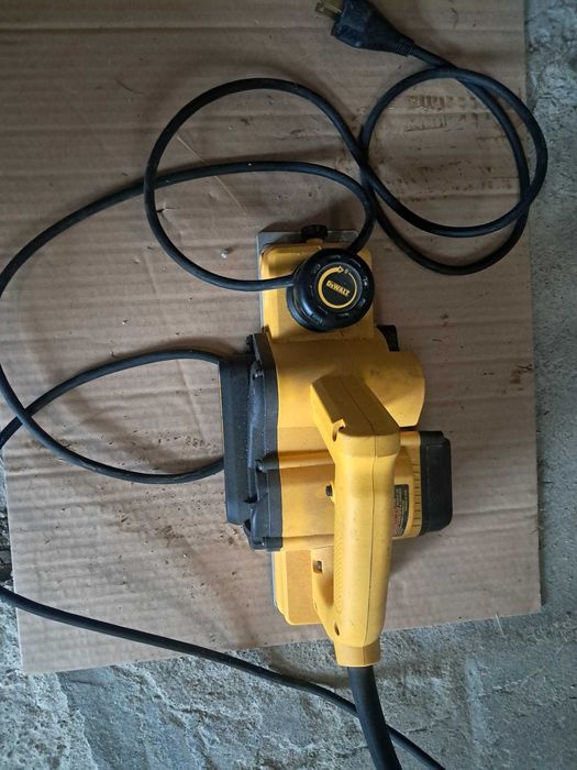 Strug elektryczny DeWalt D26676