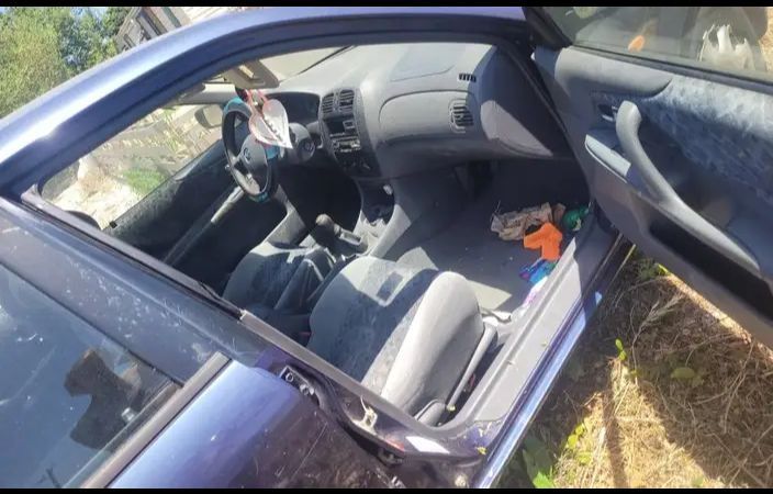 Mazda 323 1.3 | Ano 2000 | Para reparar ou peças — photo 5