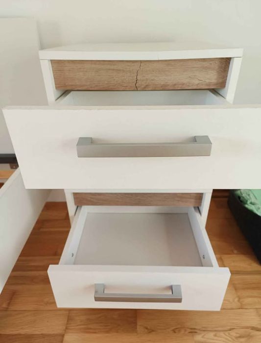 Cama de casal + estrado + 2 mesas cabeceira