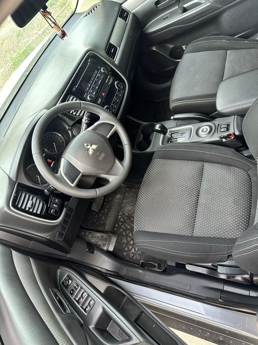 Mitsubishi  Outlander 4WD 2015 під ремонт КПП