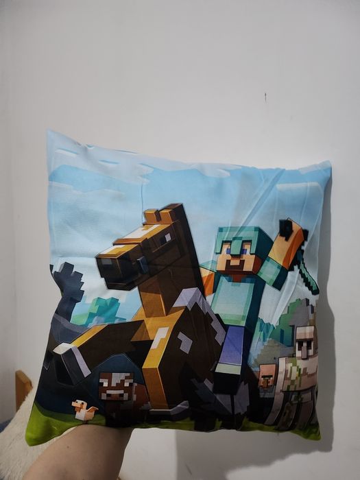 Poduszka dekoracyjna Minecraft – motyw gracza i konia, 45×45 cm