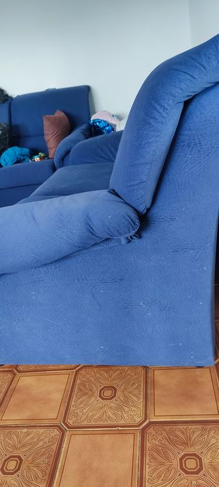 Dois  sofás de sala - ofereço capa bege