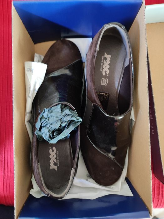 Sapatos com cunha castanhos