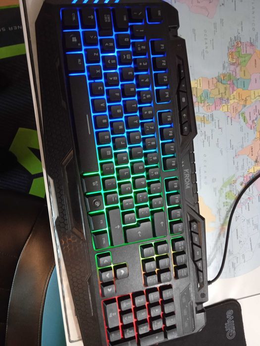 Teclado Krom Kyra. Rgb gaming keyboard. Teclado semi mecânico.