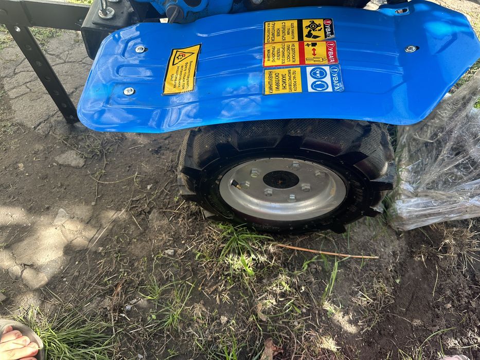 Мотоблок в новому стані з приладдям