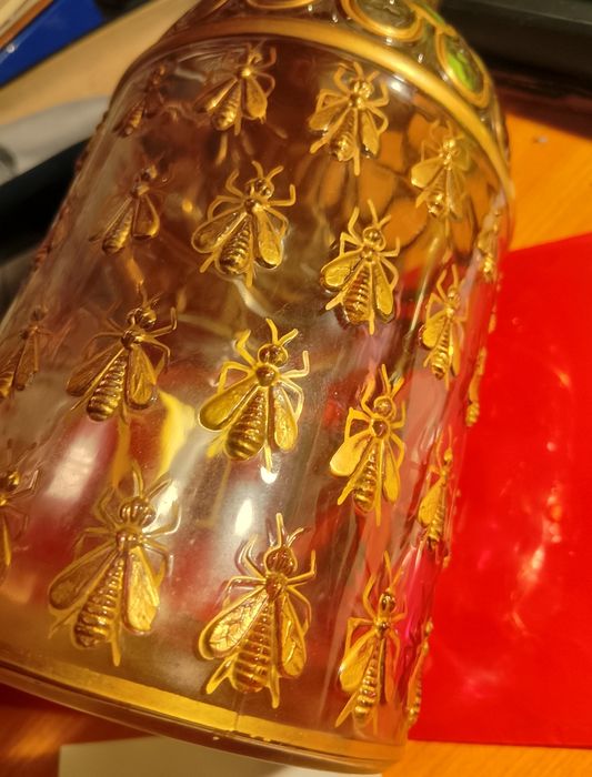 Garrafa perfumaria francesa decorada a ouro FG vazia