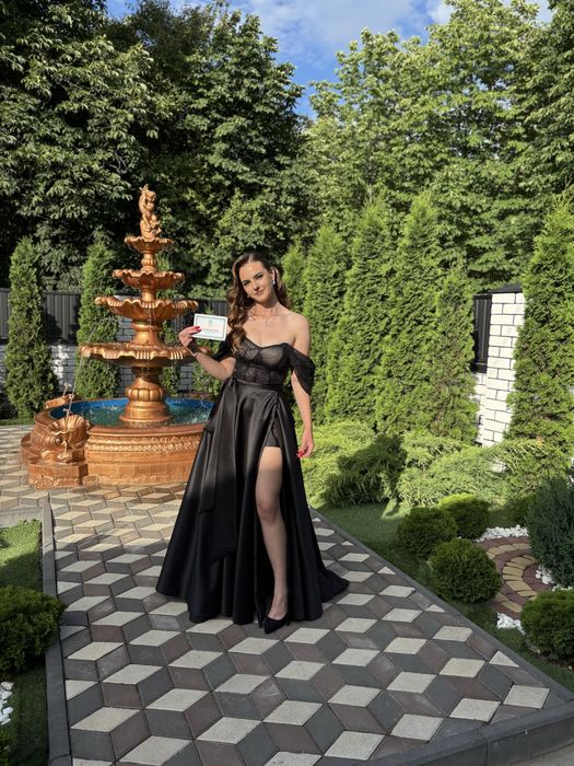 Продам випускну сукню